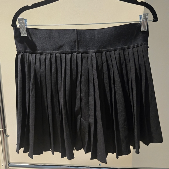 Nike Women's Black Pleated Skirt - Picture 3 of 9